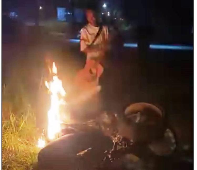 Pencuri Motor di Batam Dikejar Warga hingga Nusa Indah, Motornya Dibakar