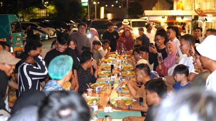 Pemuda Tanjung Riau Juarai Mukbang Challenge di Angkringan Teras Harris Batam Center 