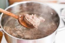 Tips Rebus Daging Agar Empuk dan Tidak Alot, Ini Rahasianya!