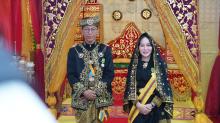 Amsakar Achmad dan Li Claudia Chandra Dianugerahi Gelar Adat oleh LAM Kepri Kota Batam