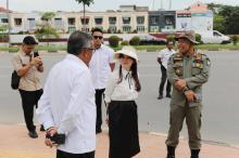 Wawako Li Claudia Kawal Pembongkaran Reklame Tak Berizin di Simpang Kara