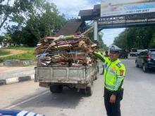 Satlantas Polresta Barelang Tertibkan Kendaraan ODOL, 7 Kendaraan Terjaring Razia