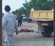 Tabrakan Dua Truk di Bintan Tewaskan Satu Orang, Mayat Tergelatak di Jalan