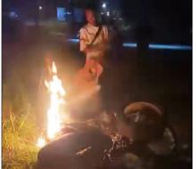 Pencuri Motor di Batam Dikejar Warga hingga Nusa Indah, Motornya Dibakar