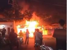Kios di Kijang Hangus Terbakar Diduga Akibat Cas HP dan Bensin, 2 Orang Luka-luka  