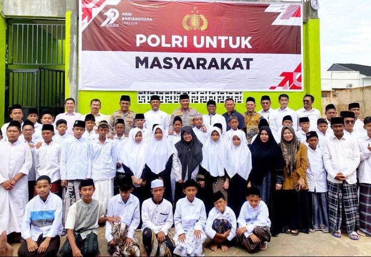 Kapolda Kepri dan Kapolresta Barelang Hadiri Penyerahan Tandon Air dan Peresmian Sanitasi Ponpes Daarul Hikam Batam