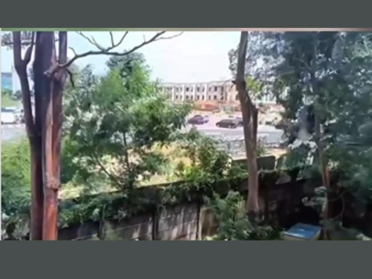 Dua Pria Tertangkap Gergaji Tiang Reklame di Simpang Frangky Batam, Lempar Batu ke Kampus Poltek