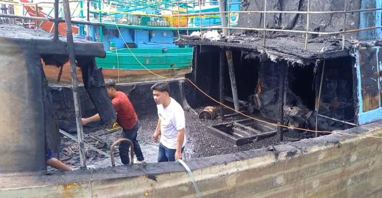 Kapal Penangkap Ikan Nyaris Hangus Terbakar Saat Perbaikan di Karimun