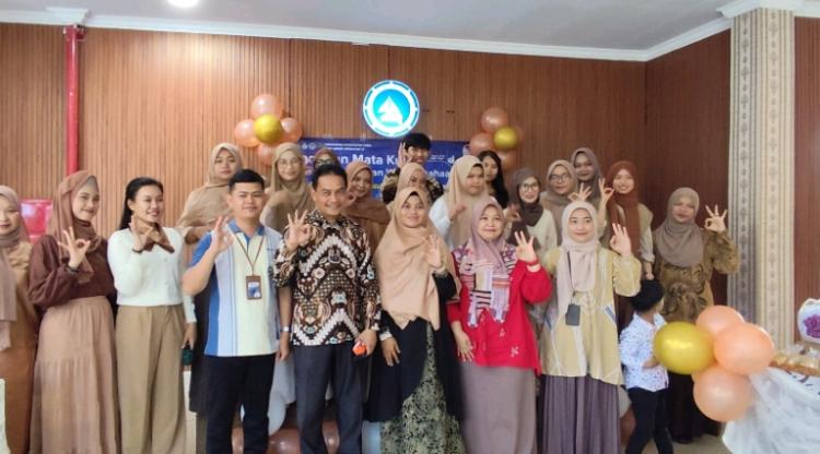 Mahasiswa Pendidikan Kimia UMRAH Gelar Pameran Batik Kimia Gurindam, Kolaborasi Budaya dan Sains