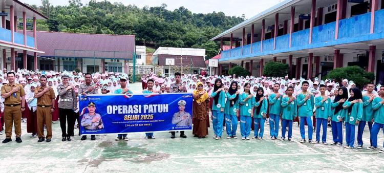 Satlantas Polresta Barelang Gelar “Police Go to School” di SMP Negeri 40 Batam, Edukasi Keselamatan Lalu Lintas pada Pelajar