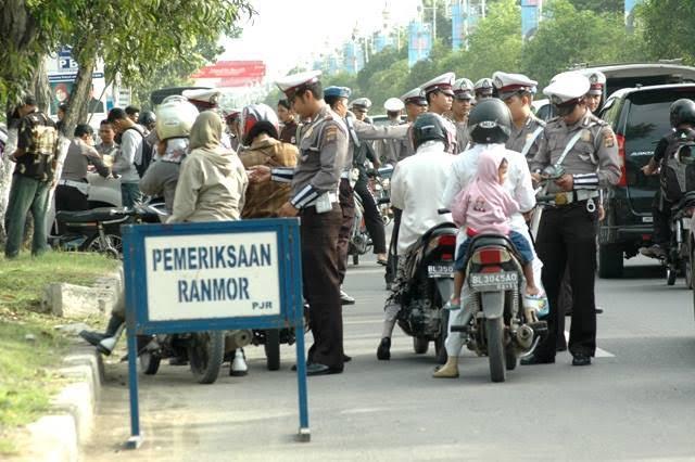 Jangan Main Ponsel Saat Berkendara Jika Tak Mau Jadi Sasaran Ops Patuh 2025
