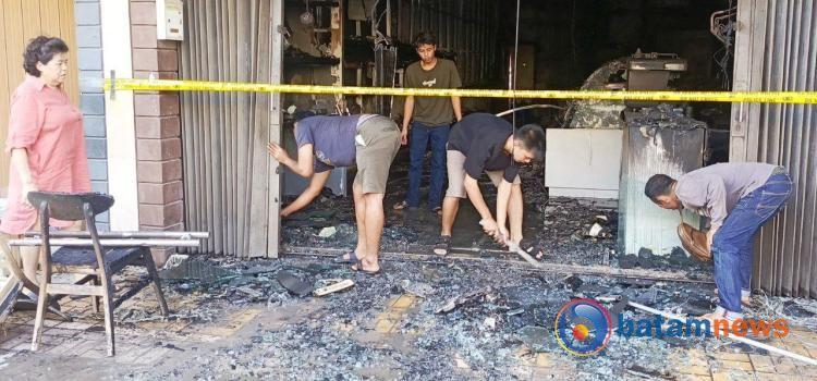 Toko Fur & Elise Terbakar, Kerugian Capai Dua Miliar, Korsleting Listrik Jadi Pemicu