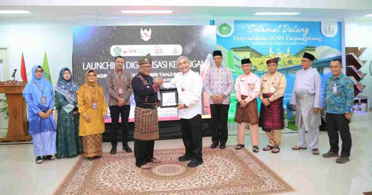 Gandeng BRK Syariah, Wali Kota Lis Apresiasi MAN Tanjungpinang Jadi Sekolah Pertama Terapkan Digitalisasi Keuangan di Kepri