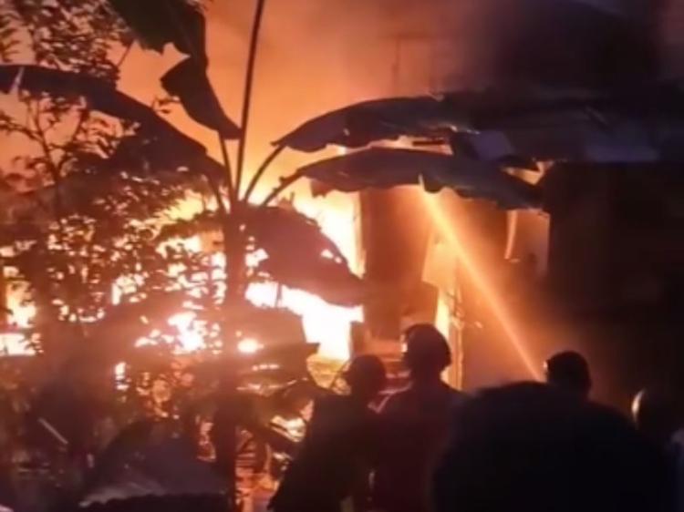 Update 6 Rumah Ludes Terbakar di Blok II Lubuk Baja, Batam! Tak Ada Korban Jiwa  