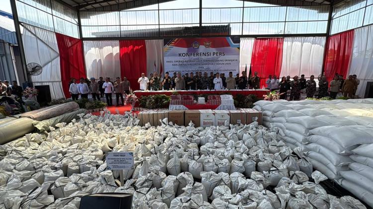 Dirjen Bea Cukai Djaka Budhi Umumkan Hasil Operasi Jaring Sriwijaya & Wallacea: 14.657 Penindakan di Semester I 2025