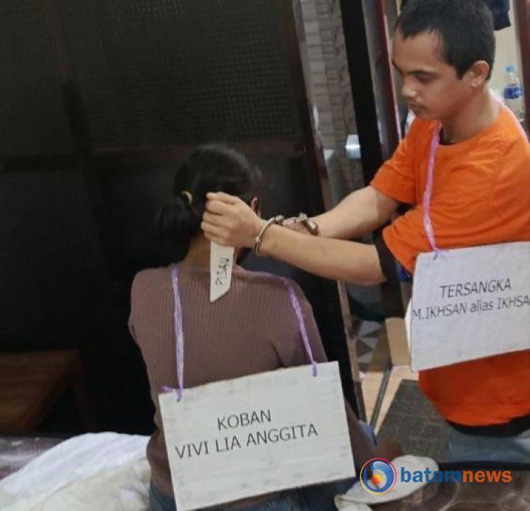 Rekonstruksi Pembunuhan Vivi Lia di S Kostel: Adegan 10-12 Paling Mengerikan, Pelaku Tikam Leher Korban hingga 19 Kali
