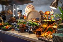 Rangkaian Juli Penuh Cita Rasa dan Kreativitas di Batam Marriott Hotel Harbour Bay: Sunday Brunch Mediterranean dan The Art of Craft Vol. 2