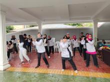 PWRI Kota Batam Gelar Senam Sehat & Santuni Dhuafa di Rumah Sekda Jefridin