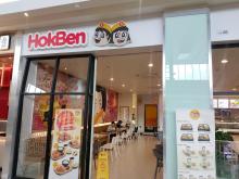 Pelanggan Temukan Kecoa di Etalase Makanan HokBen Grand Batam Mall