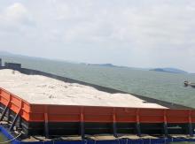 Tongkang Bermuatan Ribuan Ton Pasir Laut dari Tambang Rakyat dari Karimun Masuk Batam, Diduga Langgar Izin