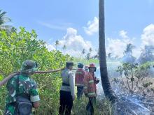 Lahan Kosong Terbakar di Bunguran Selatan, Tim Gabungan Evakuasi dalam 2 Jam