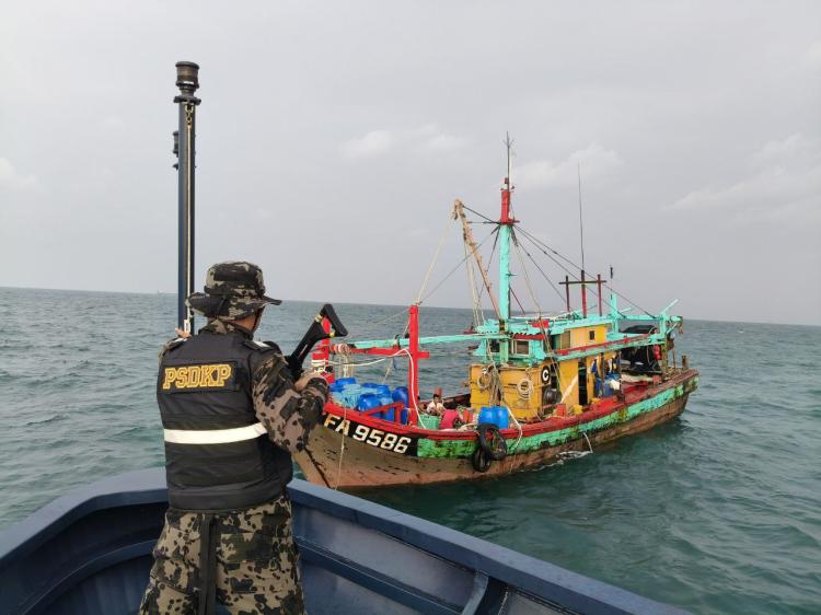 Kapal Malaysia Ditangkap di Selat Malaka, KKP Ungkap Penangkapan Ikan Ilegal