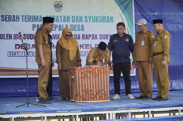 Sertijab Kades Tanjung Kelit, Wabup Lingga Ajak Lanjutkan Program dan Rangkulan Masyarakat