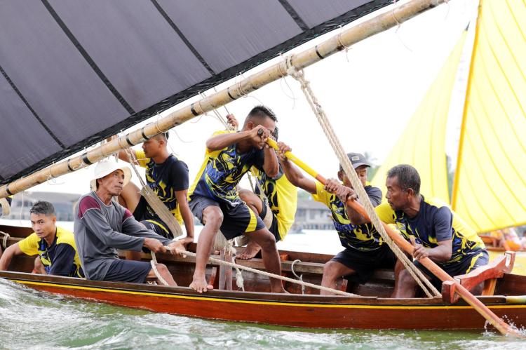 Pesta Rakyat Belakang Padang: Perlombaan Sampan Layar & Speed Boat Warnai HUT ke-80 RI