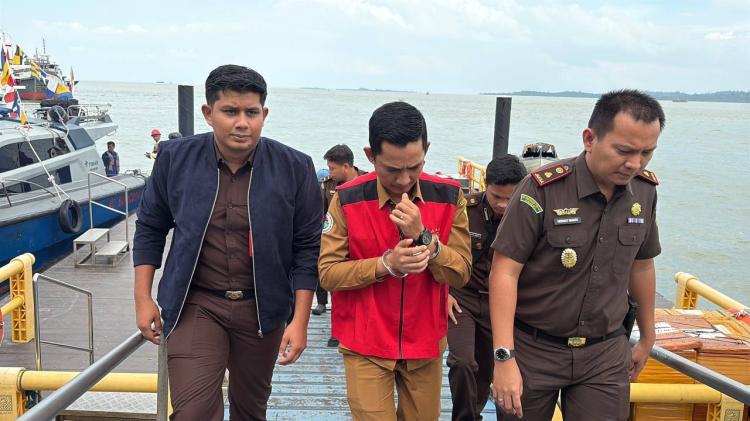 Kades Perayun Dicopot Sementara Usai Jadi Tersangka Korupsi Dana Desa Rp515 Juta di Karimun