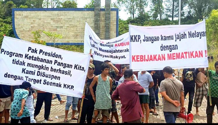 Perizinan Kapal Sumber Indah Dibekukan, Puluhan ABK Geruduk Kantor Syahbandar Batam