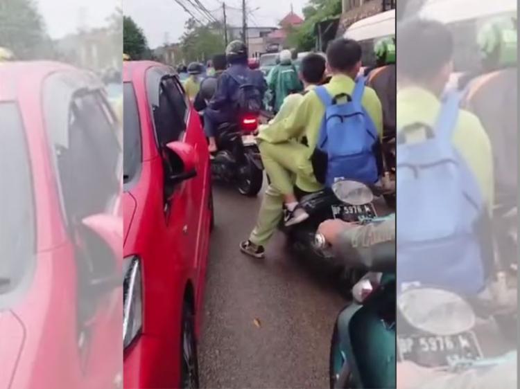 Kemacetan Parah di Tiban Kampung, Warga Minta Pemerintah Bertindak