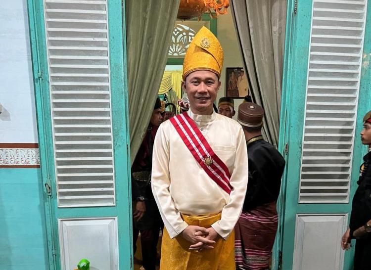 Ketua PKBB Kepri Suhadi Dianugerahi Gelar Pangeran Anom dari Kerajaan Amantubillah Mempawah