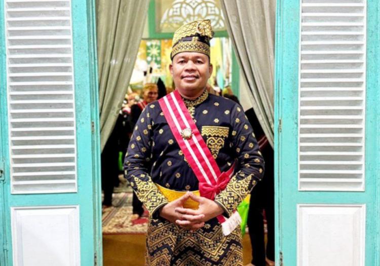 Wakil Dansat Brimob Polda Kepri Terima Gelar Kehormatan dari Kerajaan Amantubillah Mempawah