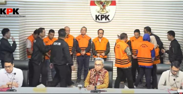 Ditangkap KPK, Wamenaker Noel Menangis dan Diborgol Usai OTT Kasus Korupsi K3