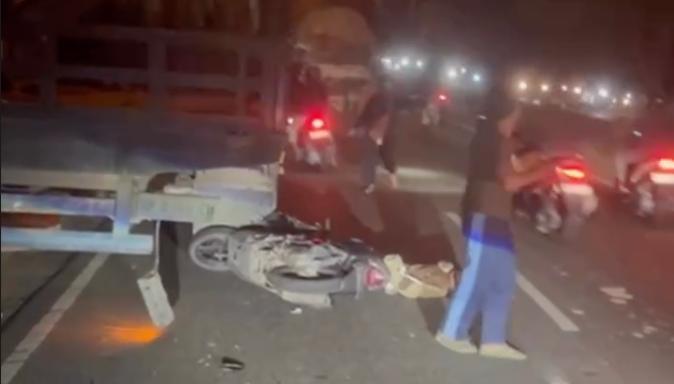 Wanita Kritis Usai Tabrak Lori yang Parkir di Mukakuning