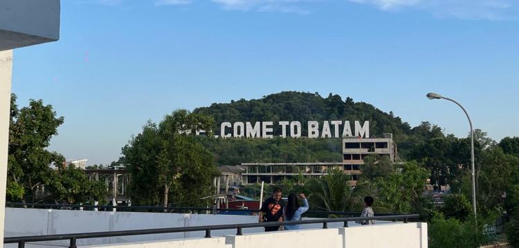 Wisatawan Ramai-ramai Ganti Spot Foto, Ini Alternatif Baru Ikon Welcome to Batam yang Tertutup Bangunan