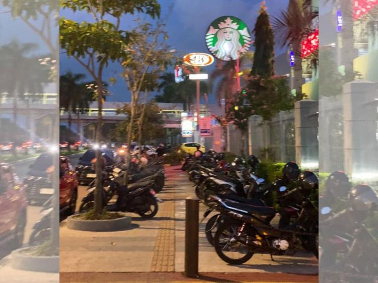 Parkir Liar di Trotoar Batam Centre Dikeluhkan Warga, Keselamatan Pejalan Kaki Terancam