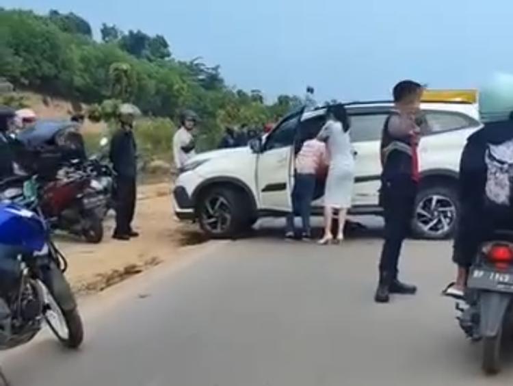 Kecelakaan Beruntun di Jalan Sudirman Batam, Motor Masuk Kolong Truk
