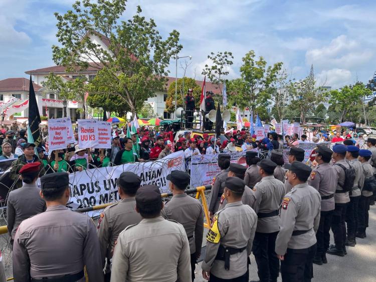Ribuan Buruh di Batam Turun ke Jalan, Polisi Siagakan 261 Personel
