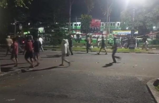 10 Jurnalis Nyaris Jadi Korban Amuk Massa Ricuh di Jambi, Mobil Dibakar 