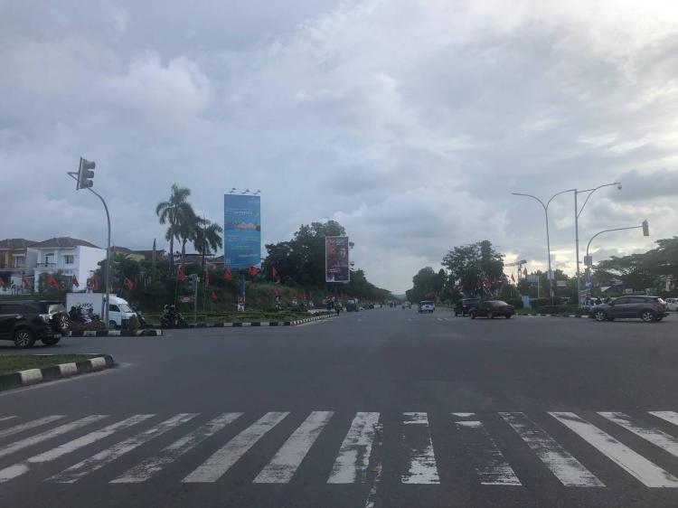 Cuaca Batam Minggu 31 Agustus 2025: Berawan Tebal, Hujan Ringan hingga Sedang, Gelombang Laut 2,5 Meter