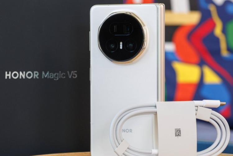 Honor Magic V5 Resmi: Ponsel Lipat Tertipis dan Teringan Saat Ini?