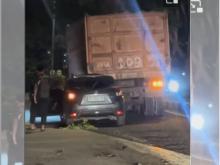 Mobil Yaris Tabrak Truk di Taman Kota Baloi Batam, Penumpang Terjepit