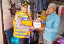 Polsek Bulang Salurkan Bantuan untuk Warga Pulau Boyan dan Pulau Buluh Terdampak Puting Beliung
