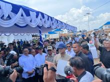 162 Kepala Keluarga di Tanjung Banon Terima Sertifikat Tanah dari Menteri Transmigrasi