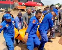 Keluarga Curigai Kematian Ignasius, Diduga Dipaksa Menyelam Cari Balon Penyangga Tongkang