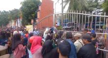 Ratusan Warga Karimun Gelar Aksi Damai Tuntut Kemudahan Masuknya Bahan Pokok