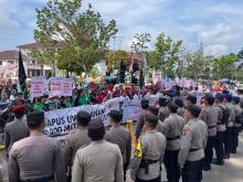 Ribuan Buruh di Batam Turun ke Jalan, Polisi Siagakan 261 Personel