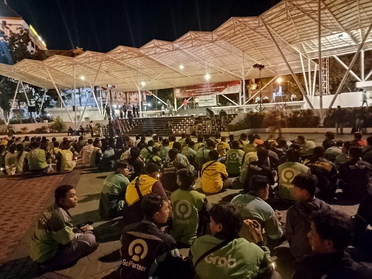 Doa dan Lilin untuk Affan-Rusdamdiansyah, Ojol Batam: Mereka adalah Pahlawan