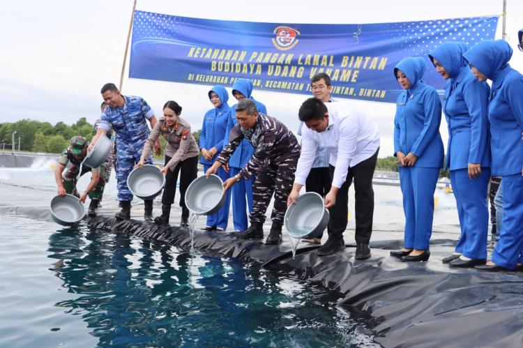 HUT TNI AL ke-80, LANAL Bintan Bangun Tambak Udang Vaname untuk Kemandirian Pangan